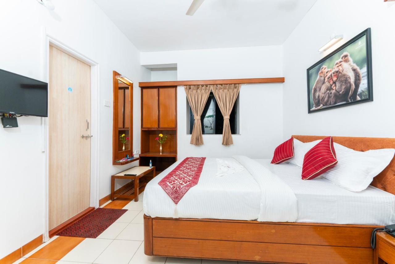 Hotel Green Field Satara Ngoại thất bức ảnh