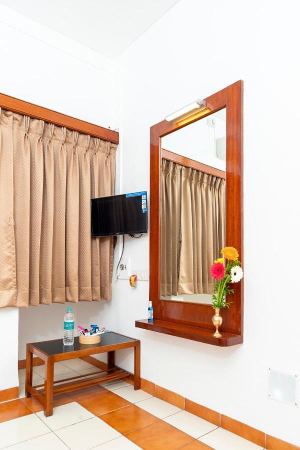 Hotel Green Field Satara Ngoại thất bức ảnh