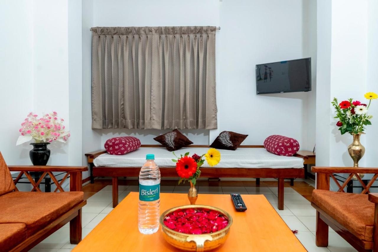 Hotel Green Field Satara Ngoại thất bức ảnh