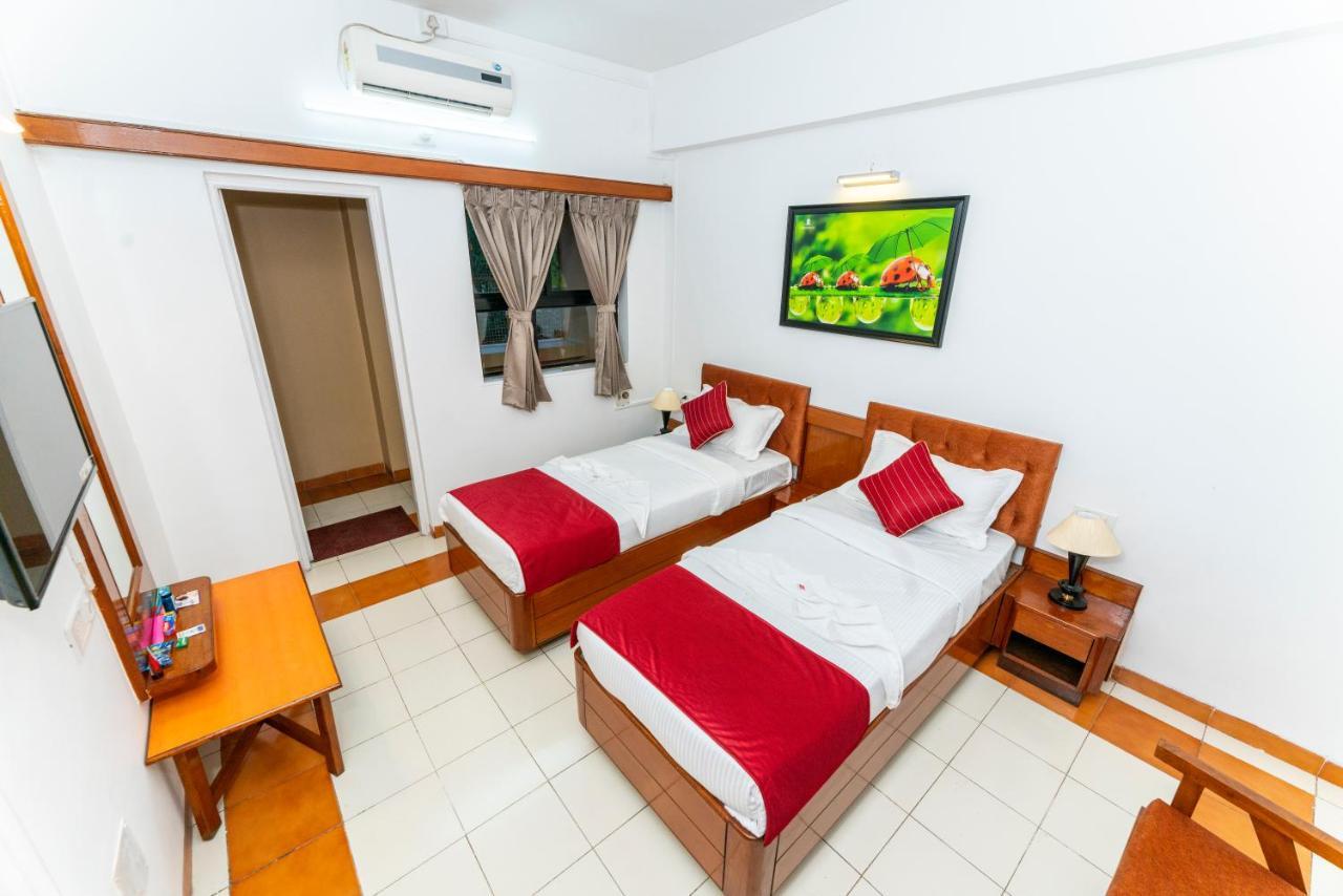 Hotel Green Field Satara Ngoại thất bức ảnh