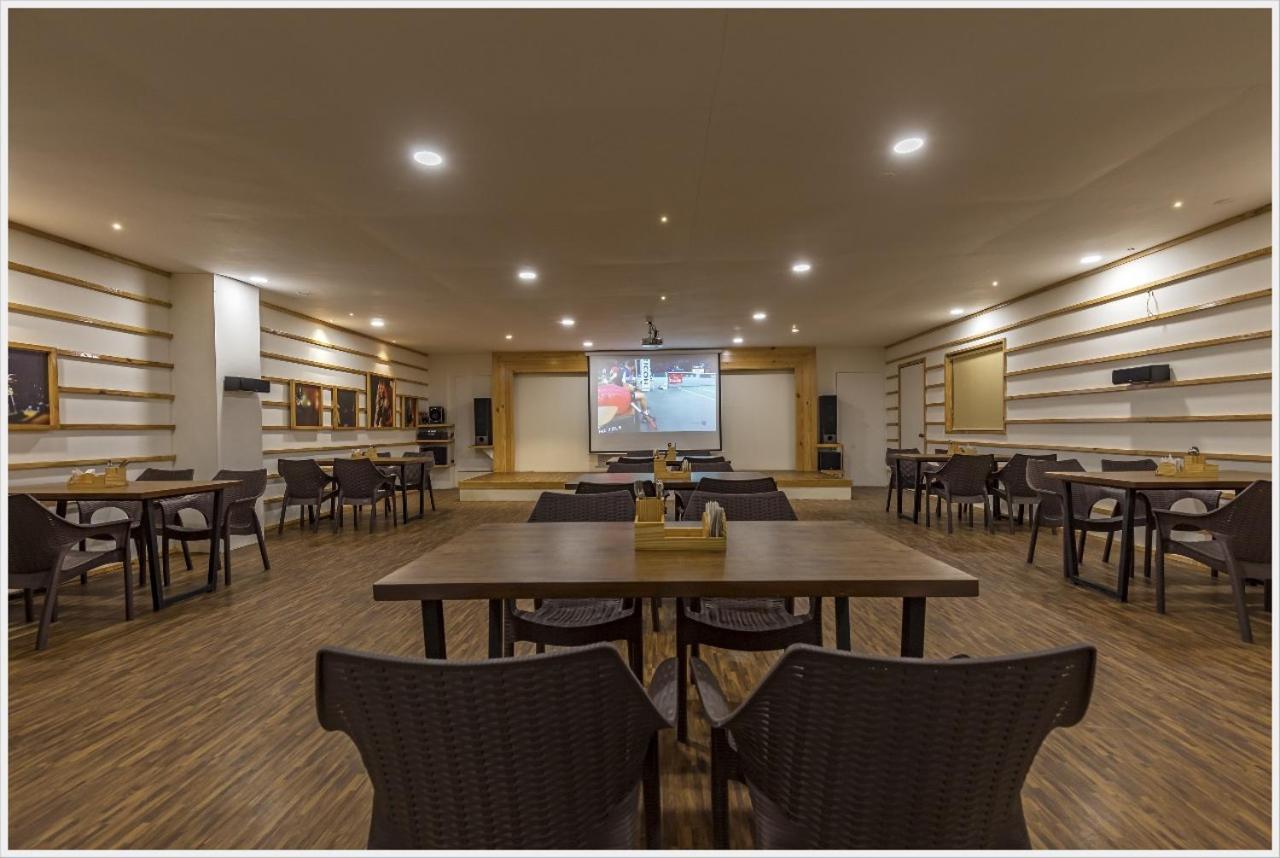 Hotel Green Field Satara Ngoại thất bức ảnh