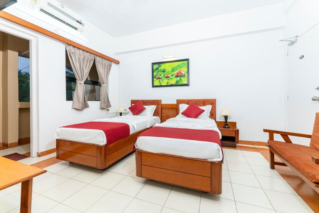 Hotel Green Field Satara Ngoại thất bức ảnh