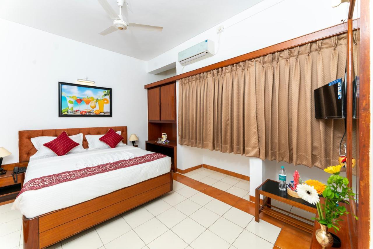 Hotel Green Field Satara Ngoại thất bức ảnh