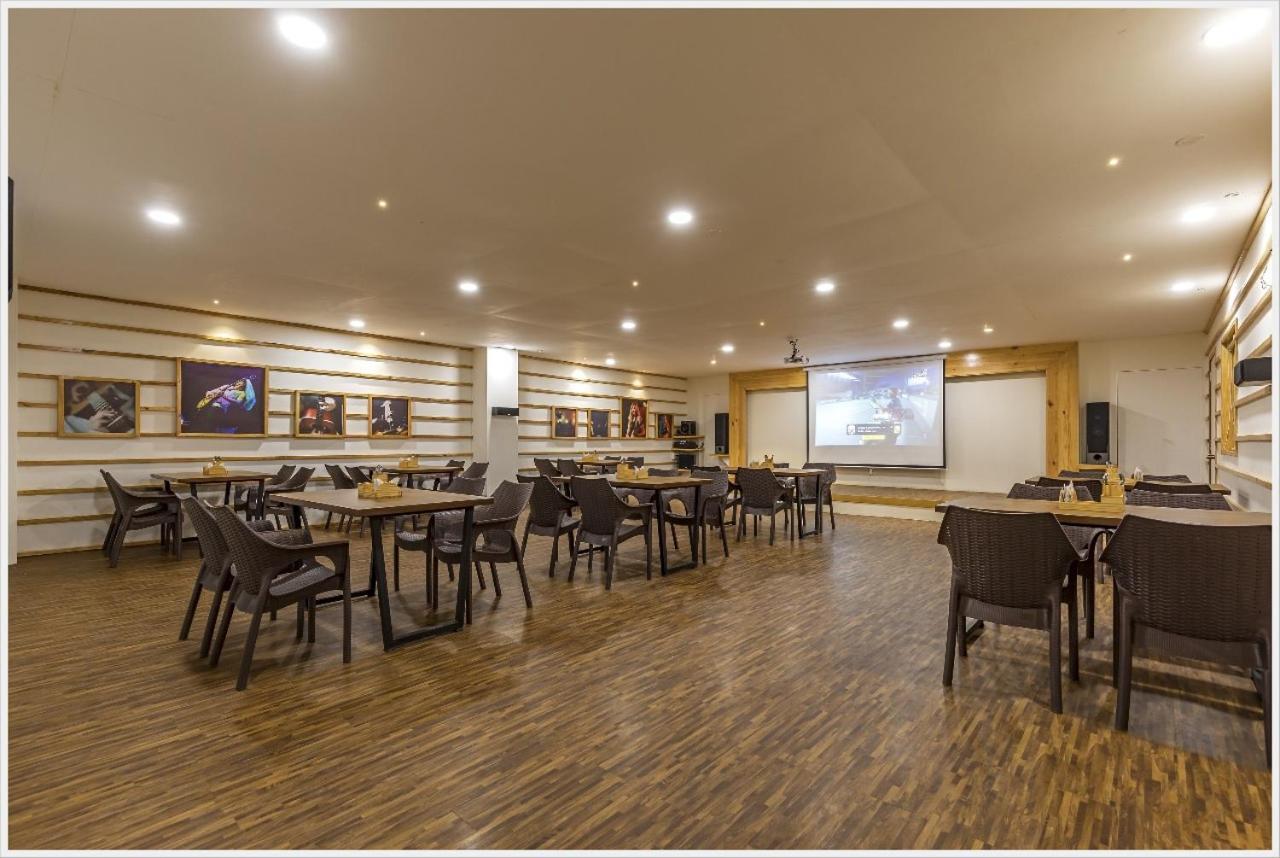 Hotel Green Field Satara Ngoại thất bức ảnh